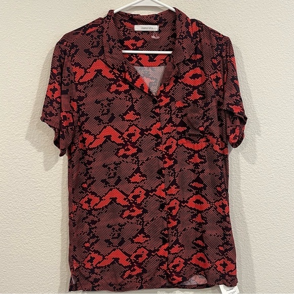 Inamorata size xsmall black and red reptile print button down top/cover up - Picture 1 of 9